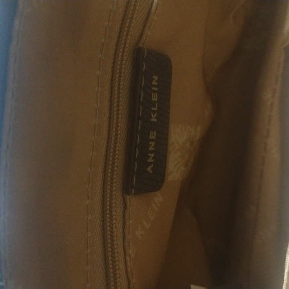 Anne Klein Harper crossbody purse with chain strap. - Picture 4 of 7